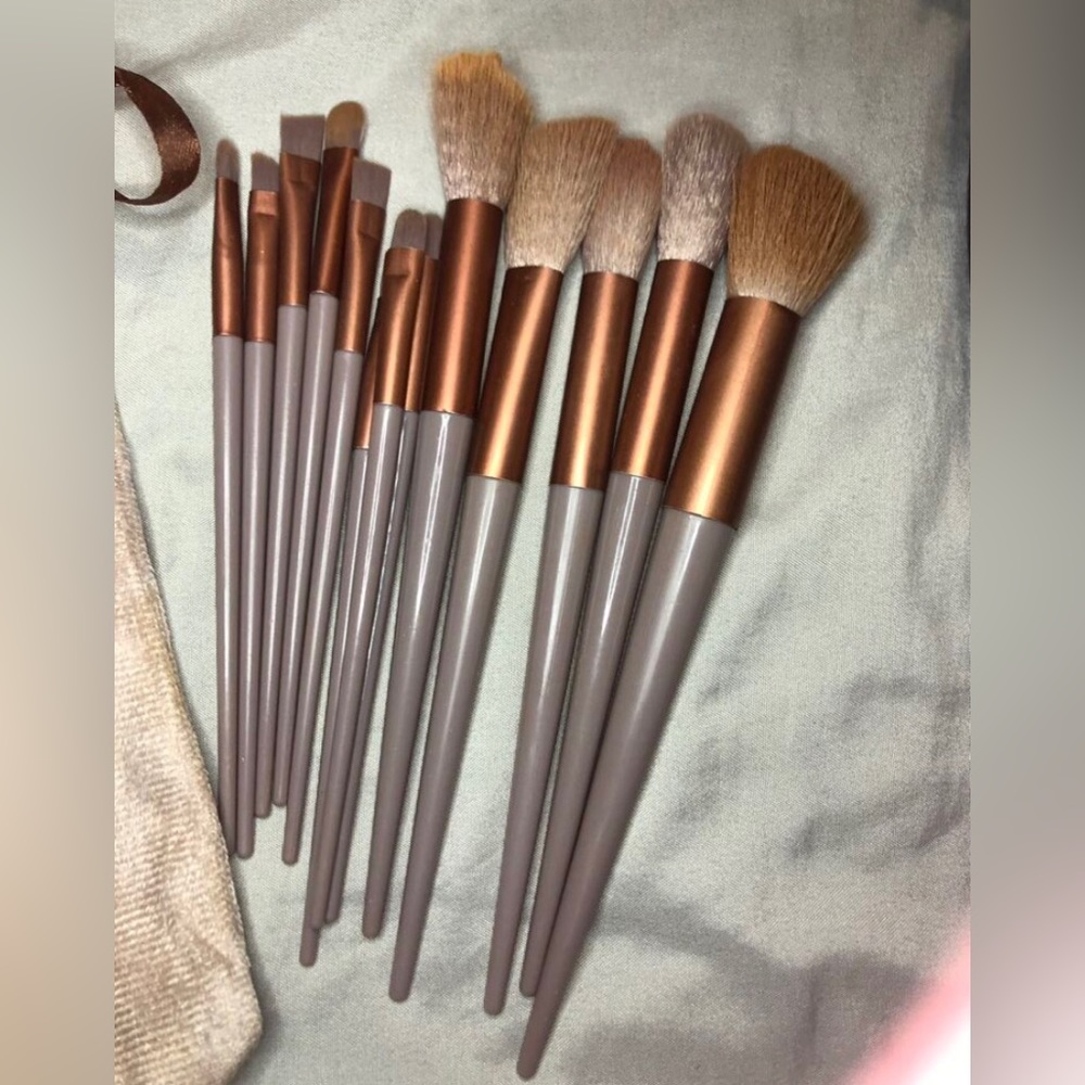 Makeup brushes